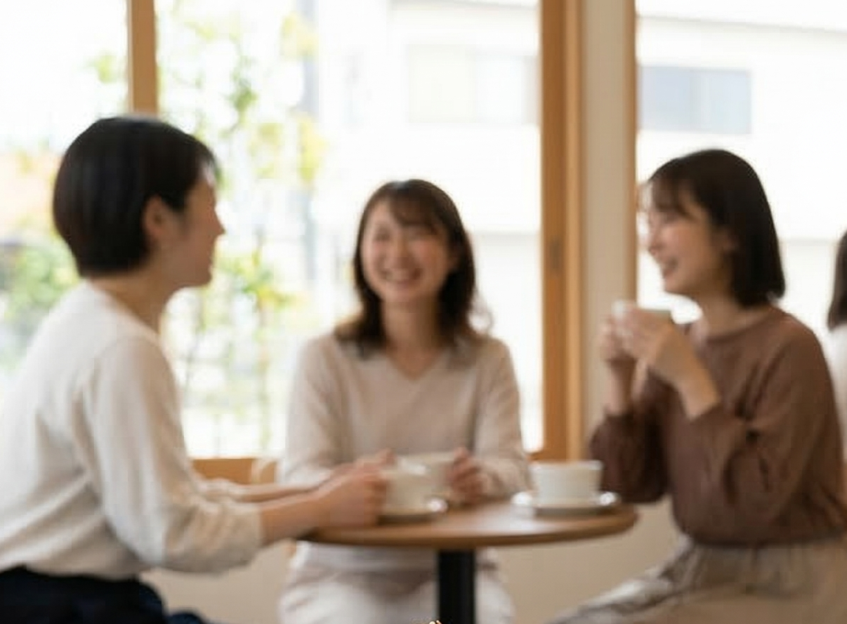 カフェでくつろぐお客様